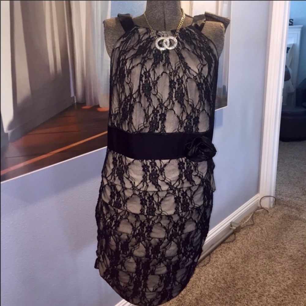 Black Lace Midi Dress - Picture 2 of 4